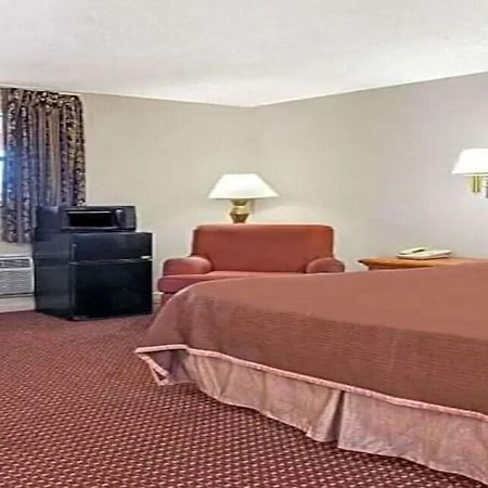 Airport Inn Tampa Exterior photo