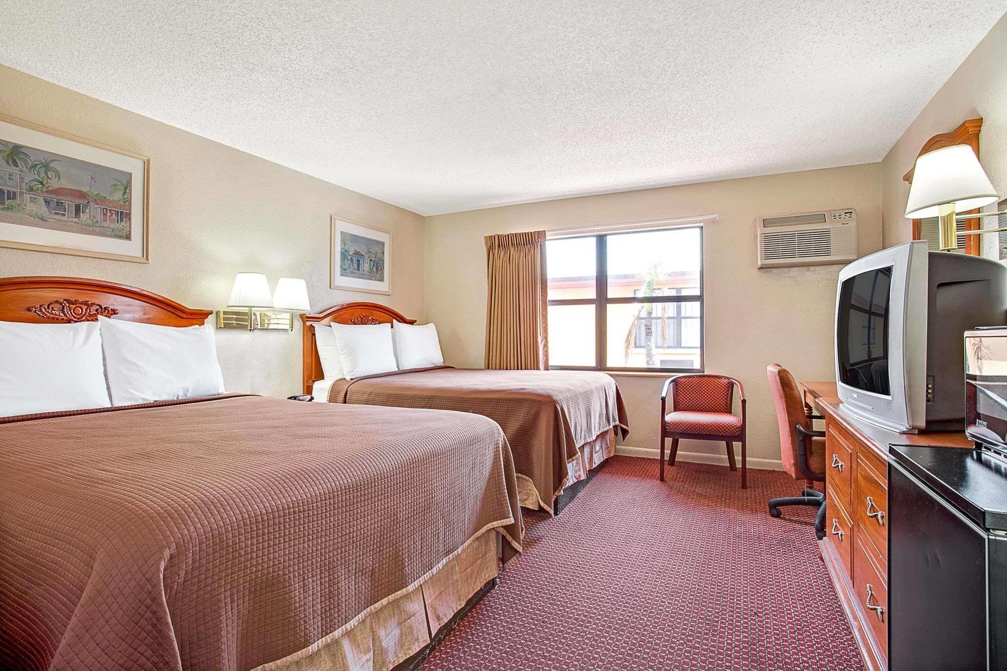 Airport Inn Tampa Exterior photo