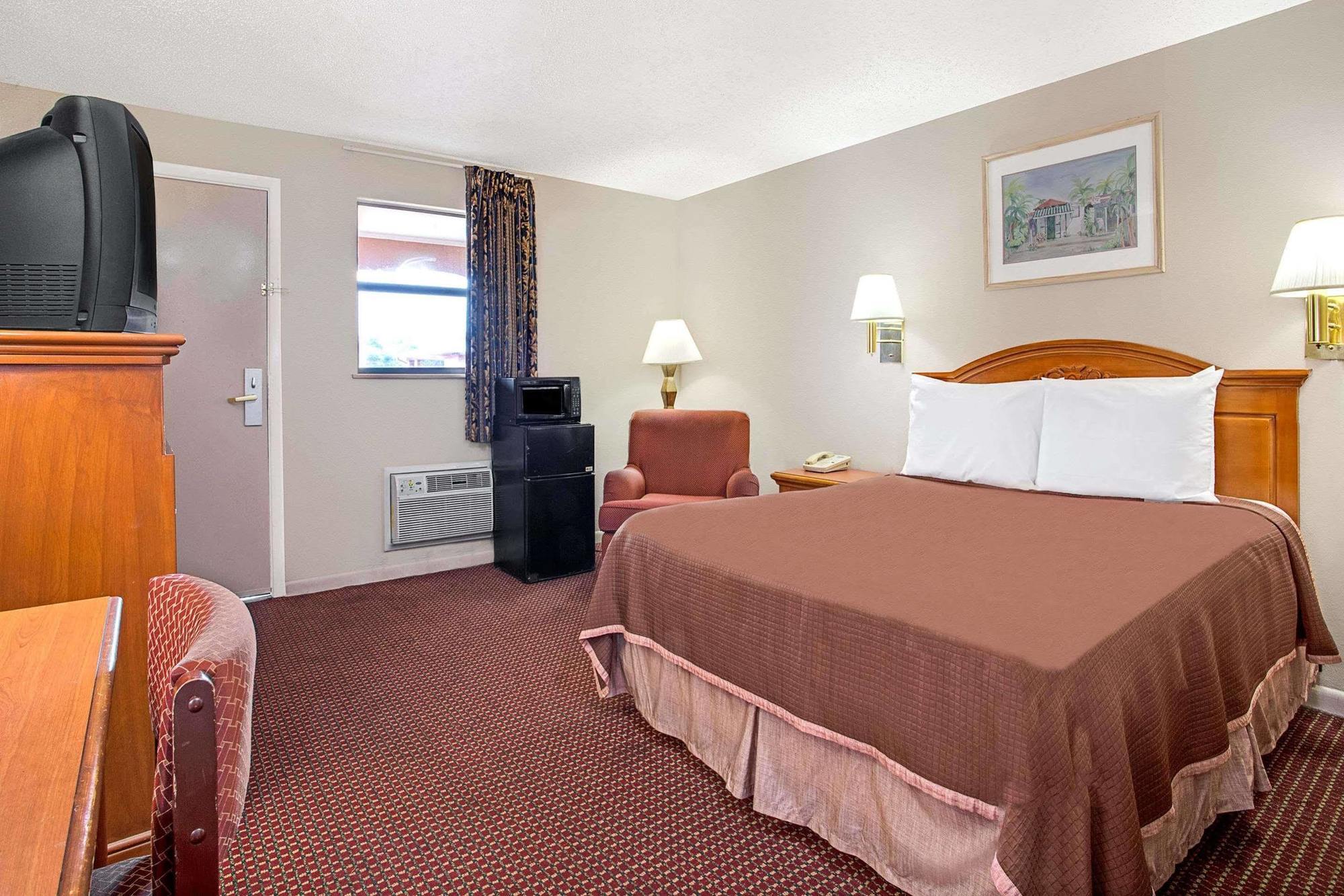 Airport Inn Tampa Exterior photo