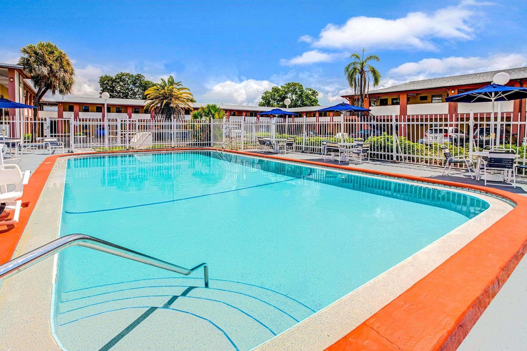 Airport Inn Tampa Exterior photo