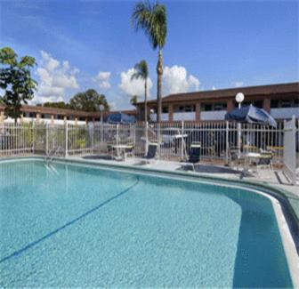 Airport Inn Tampa Exterior photo